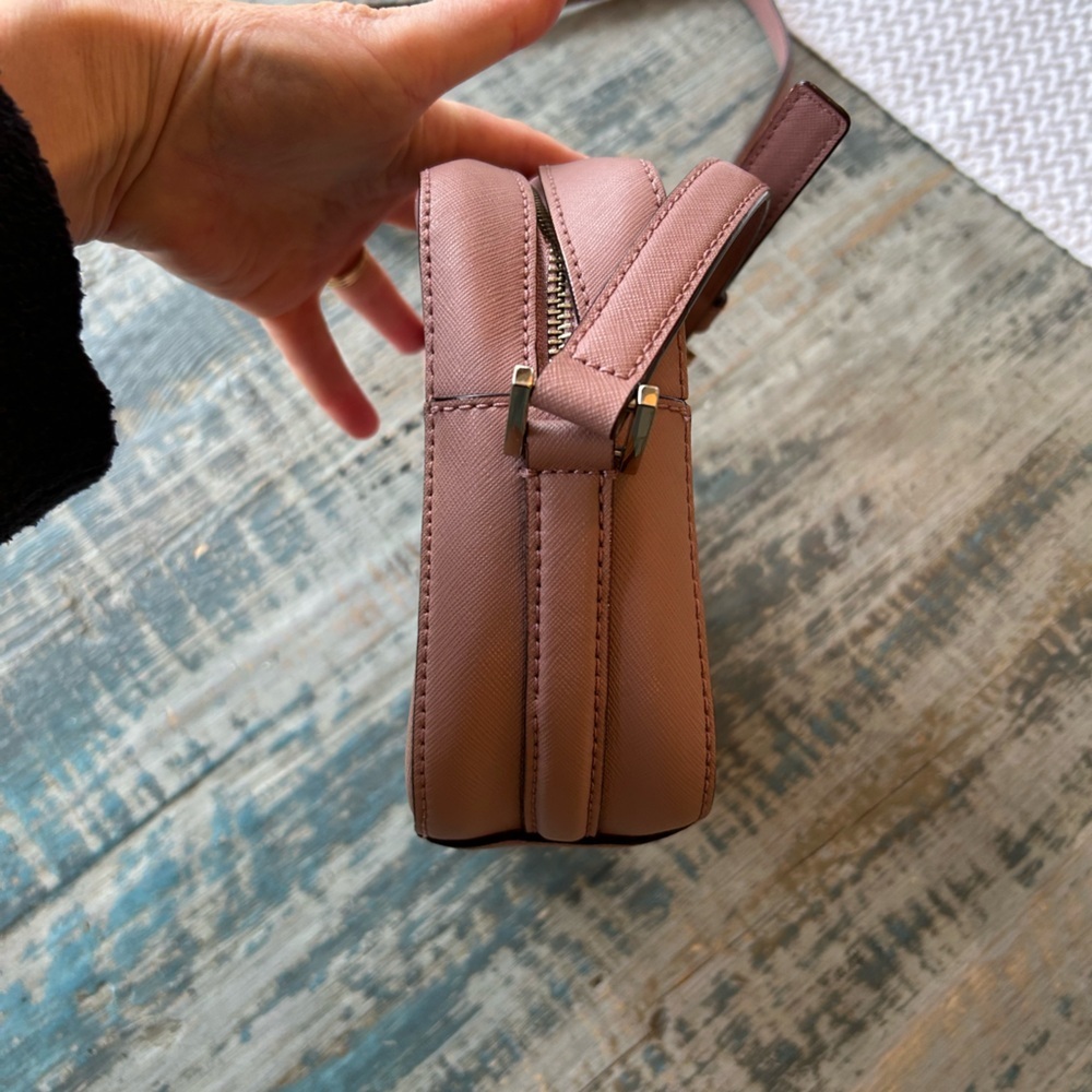Kate Spade Cross Body Purse Gently Used 18” drop 8” wide 6” height 2.75” depth - Picture 10 of 12